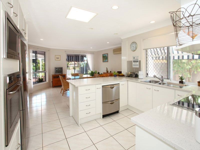10 Mackay Close, Sorrento QLD 4217