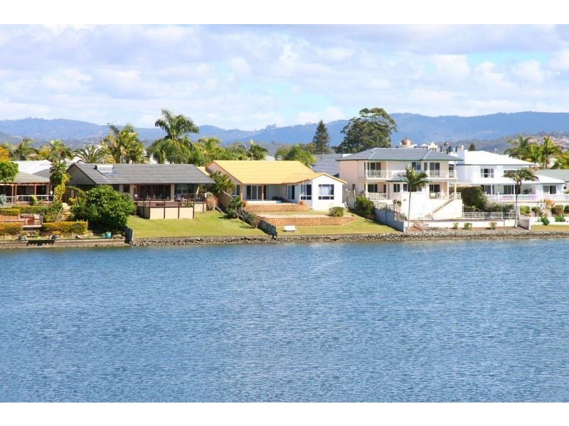 23 Cabana Boulevard, Benowa Waters QLD 4217