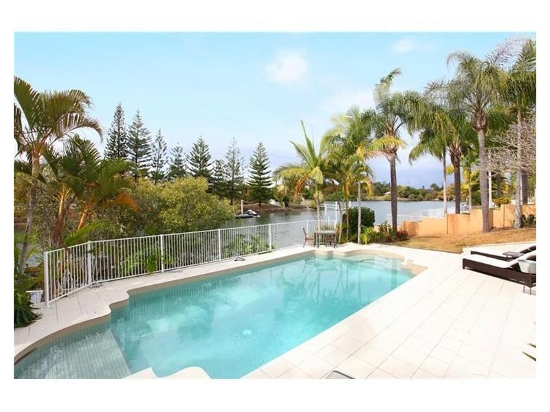 104 Edinburgh Road, Benowa QLD 4217