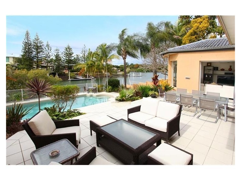 104 Edinburgh Road, Benowa QLD 4217