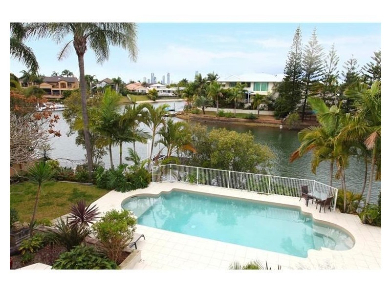 104 Edinburgh Road, Benowa QLD 4217