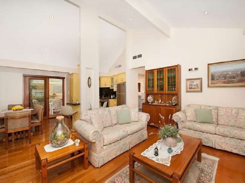 50 Binalong Drive, Ashmore QLD 4214