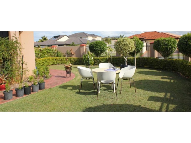 42 Arbuthnot Parade, Benowa Waters QLD 4217