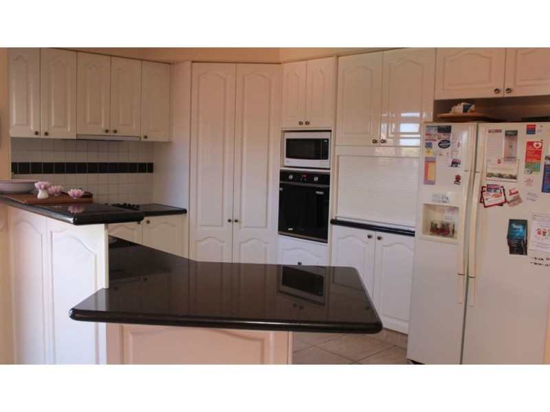 42 Arbuthnot Parade, Benowa Waters QLD 4217