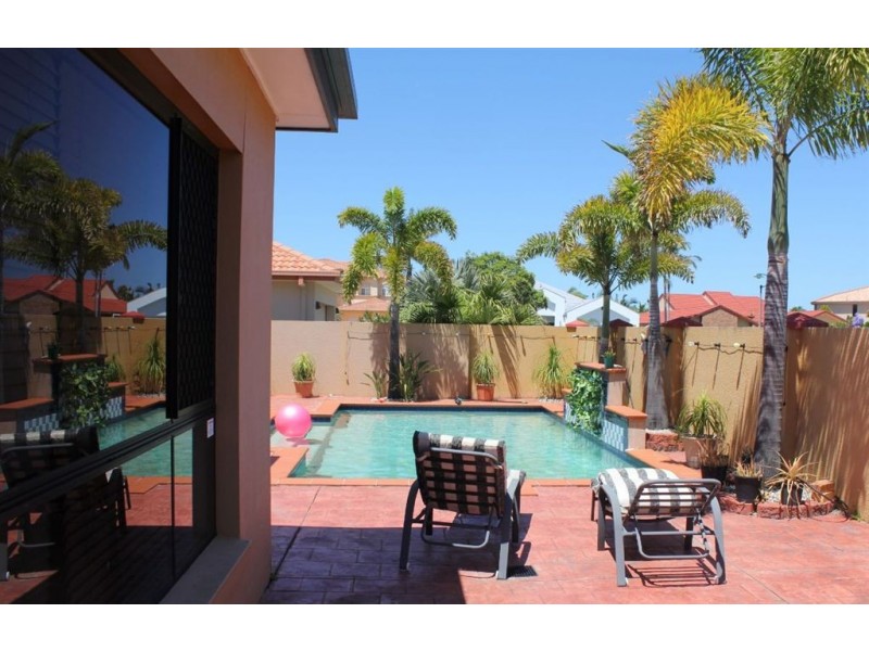 42 Arbuthnot Parade, Benowa Waters QLD 4217