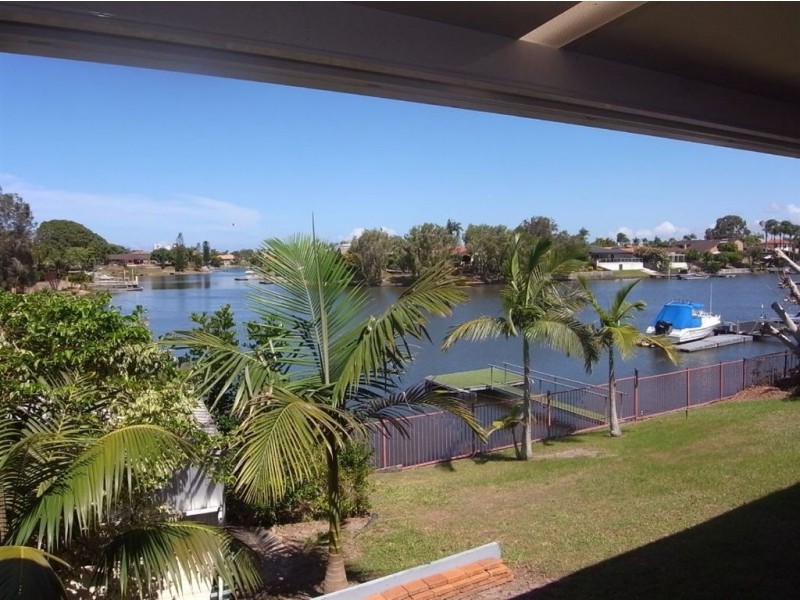 20 Ayrshire Avenue, Benowa QLD 4217