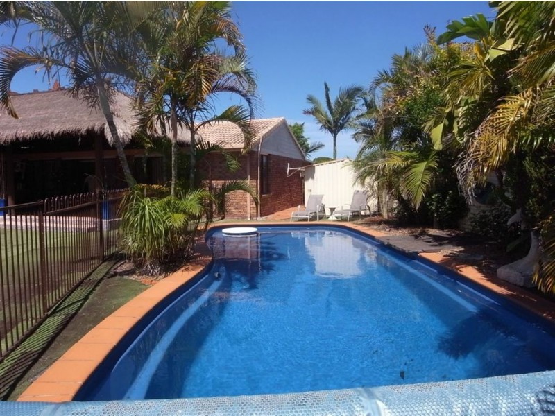 20 Ayrshire Avenue, Benowa QLD 4217