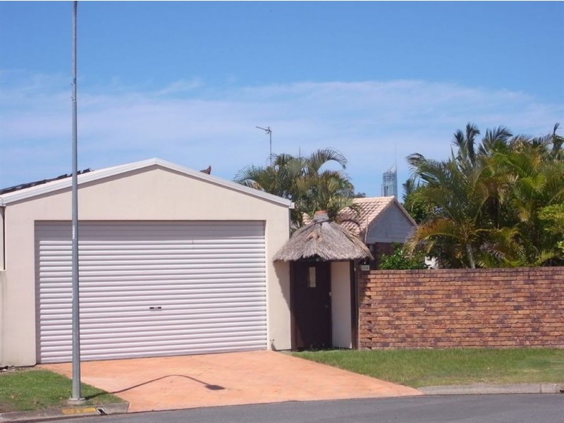 20 Ayrshire Avenue, Benowa QLD 4217