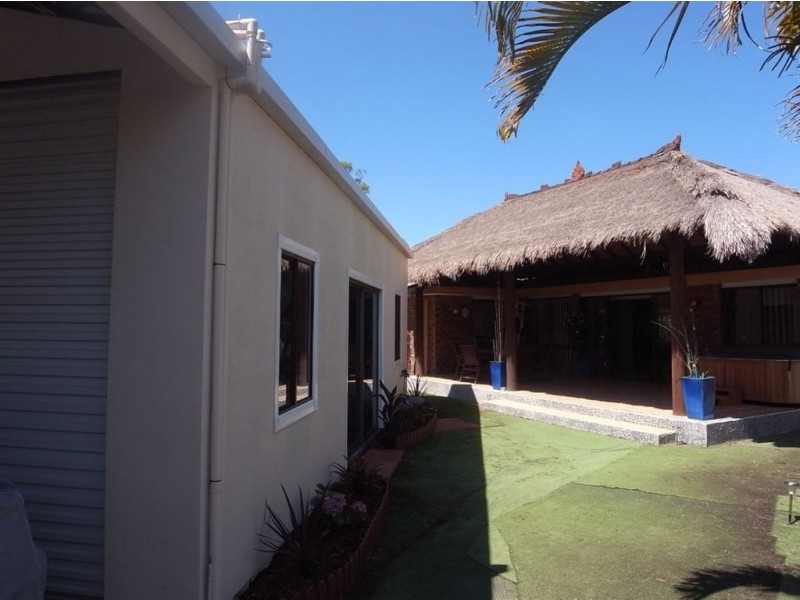 20 Ayrshire Avenue, Benowa QLD 4217