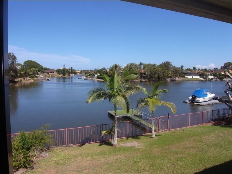 20 Ayrshire Avenue, Benowa QLD 4217