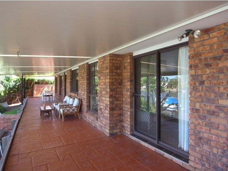 20 Ayrshire Avenue, Benowa QLD 4217