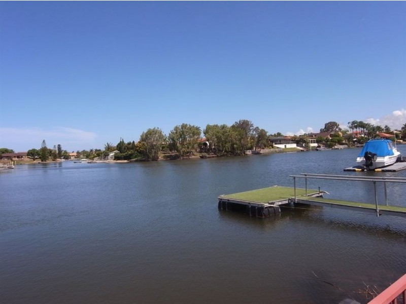 20 Ayrshire Avenue, Benowa QLD 4217