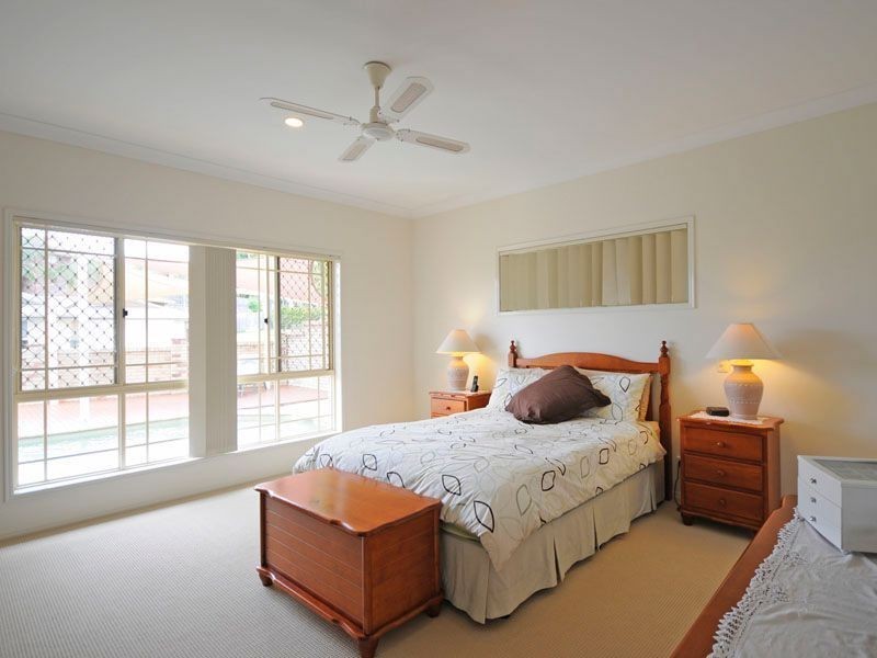 21 Piccadilly Place, Highland Park QLD 4211
