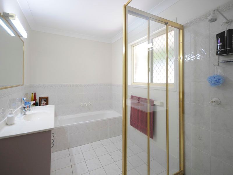 21 Piccadilly Place, Highland Park QLD 4211