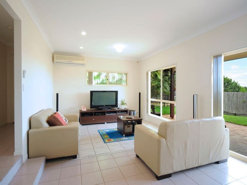 21 Piccadilly Place, Highland Park QLD 4211
