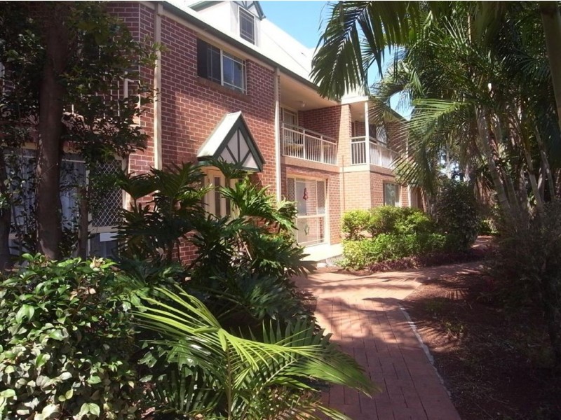 51 Pohlman Street, Southport QLD 4215