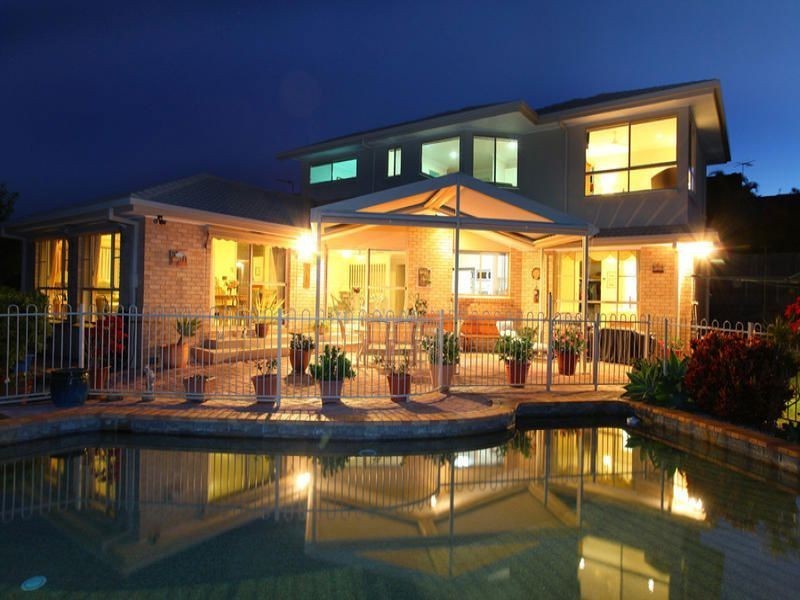 4 Nairn Court, Highland Park QLD 4211
