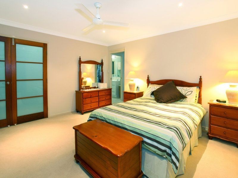 4 Nairn Court, Highland Park QLD 4211