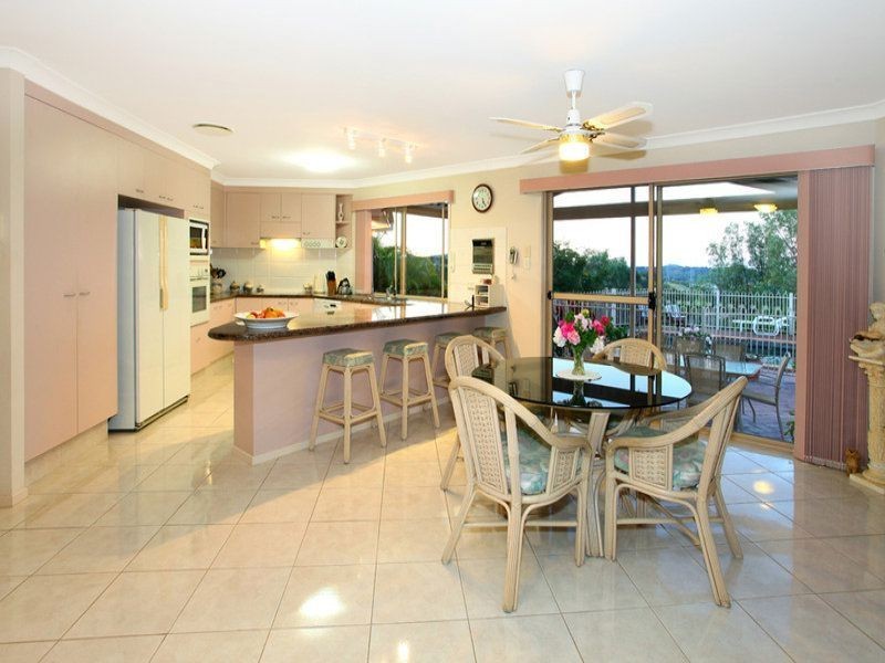 4 Nairn Court, Highland Park QLD 4211
