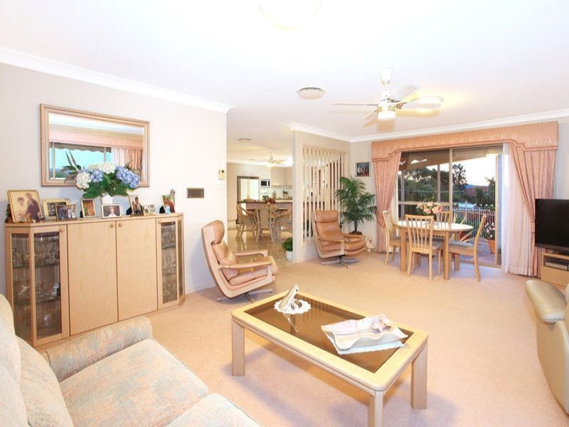 4 Nairn Court, Highland Park QLD 4211