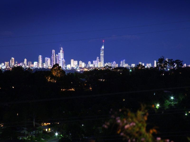 4 Nairn Court, Highland Park QLD 4211