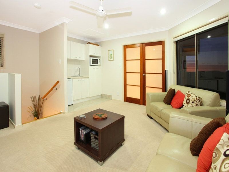 4 Nairn Court, Highland Park QLD 4211