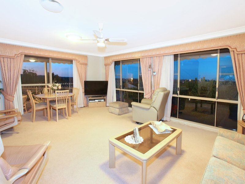4 Nairn Court, Highland Park QLD 4211