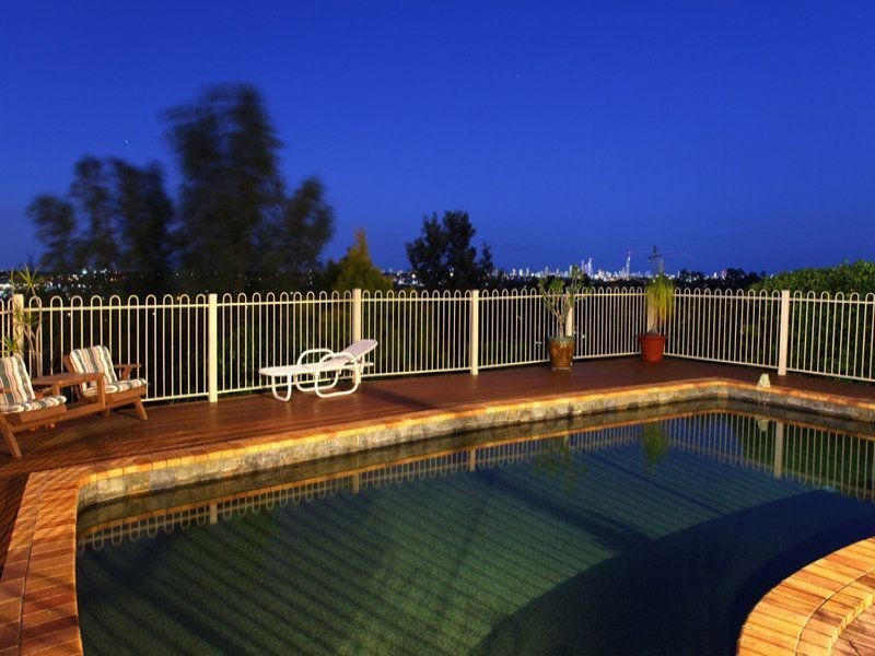 4 Nairn Court, Highland Park QLD 4211