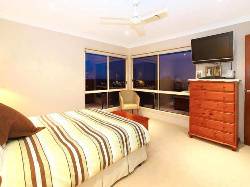 4 Nairn Court, Highland Park QLD 4211