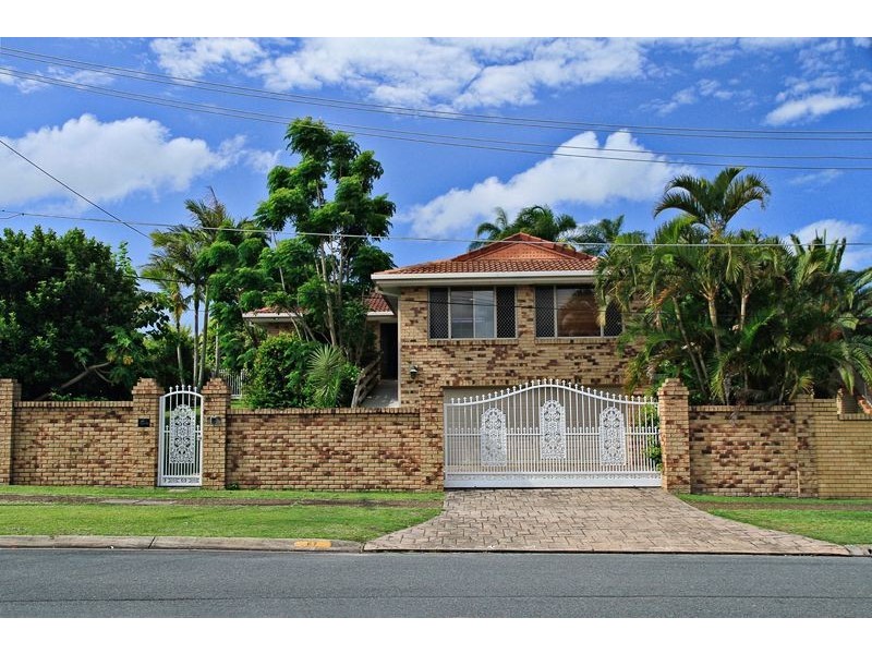 67 Dunkeith Avenue, Benowa QLD 4217