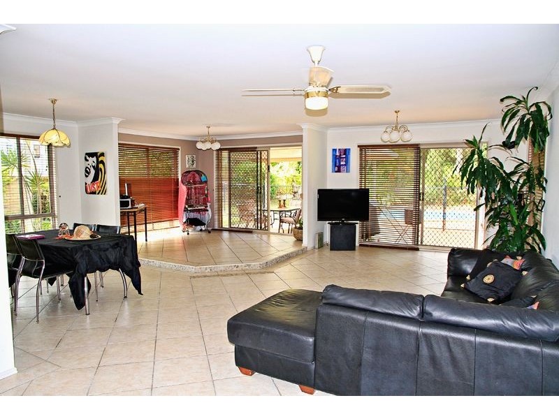 67 Dunkeith Avenue, Benowa QLD 4217