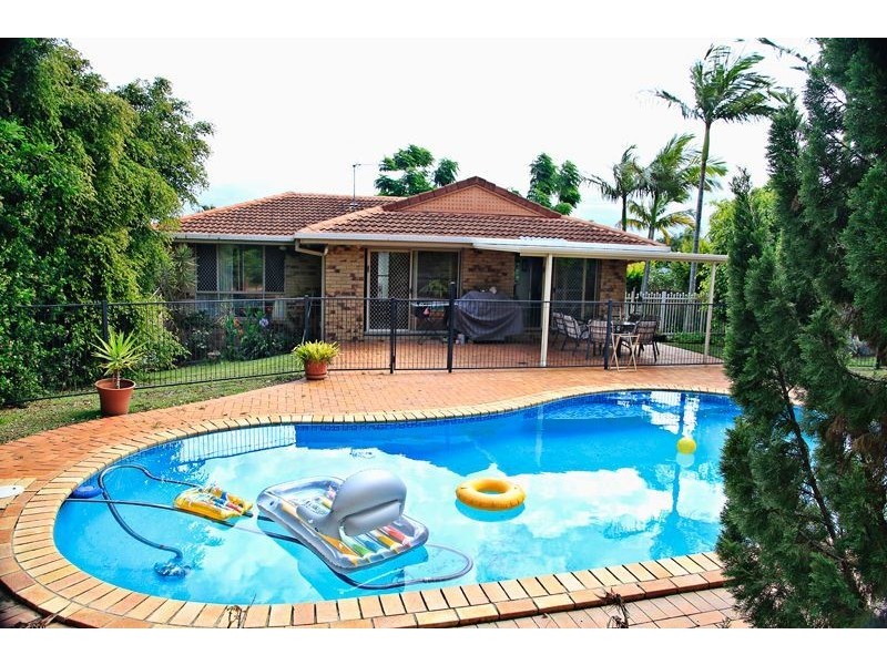 67 Dunkeith Avenue, Benowa QLD 4217