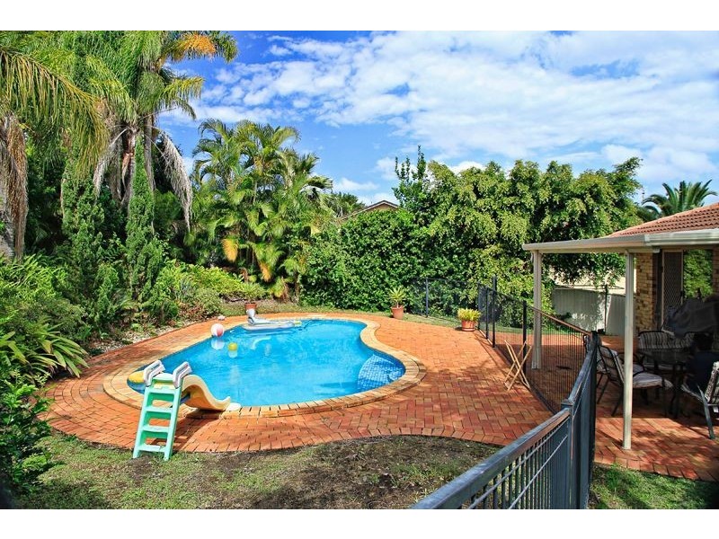 67 Dunkeith Avenue, Benowa QLD 4217