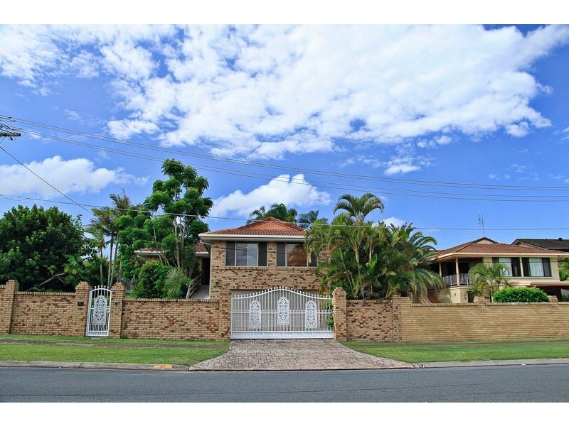 67 Dunkeith Avenue, Benowa QLD 4217