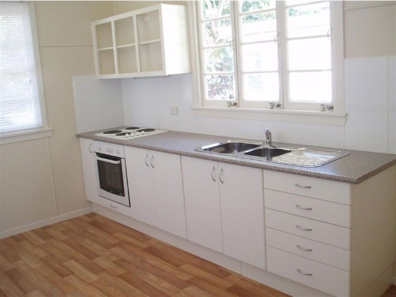 46 Deakin Avenue, Southport QLD 4215