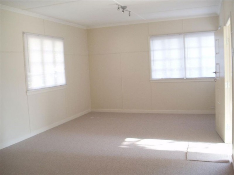 46 Deakin Avenue, Southport QLD 4215