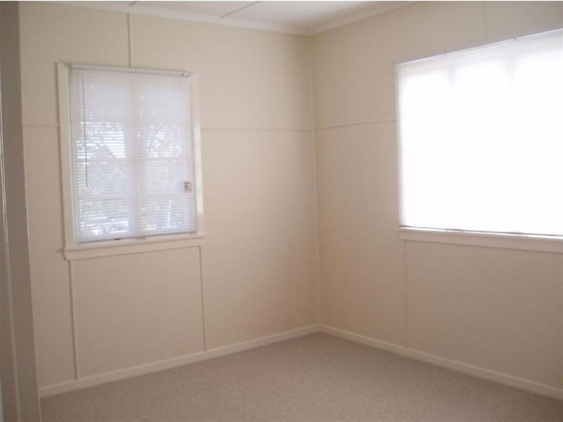 46 Deakin Avenue, Southport QLD 4215