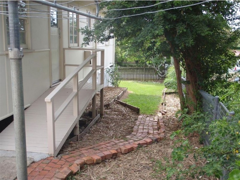 46 Deakin Avenue, Southport QLD 4215