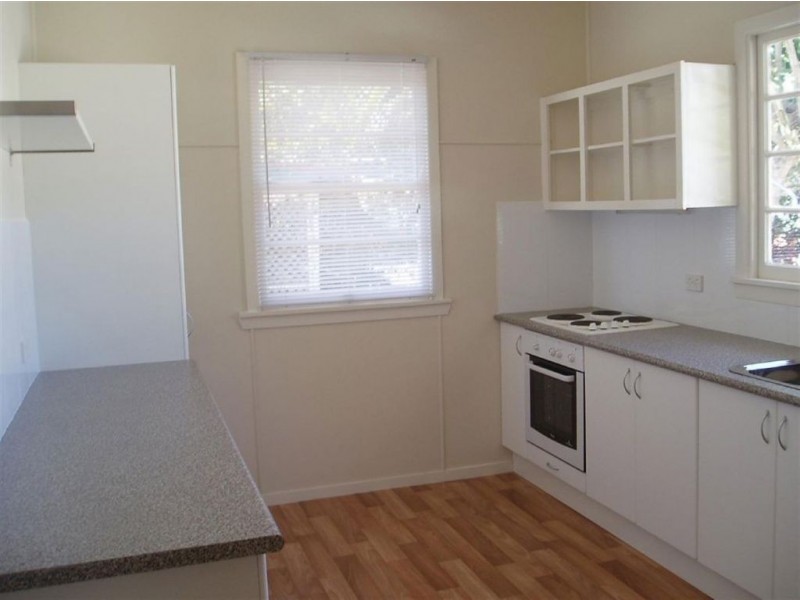 46 Deakin Avenue, Southport QLD 4215