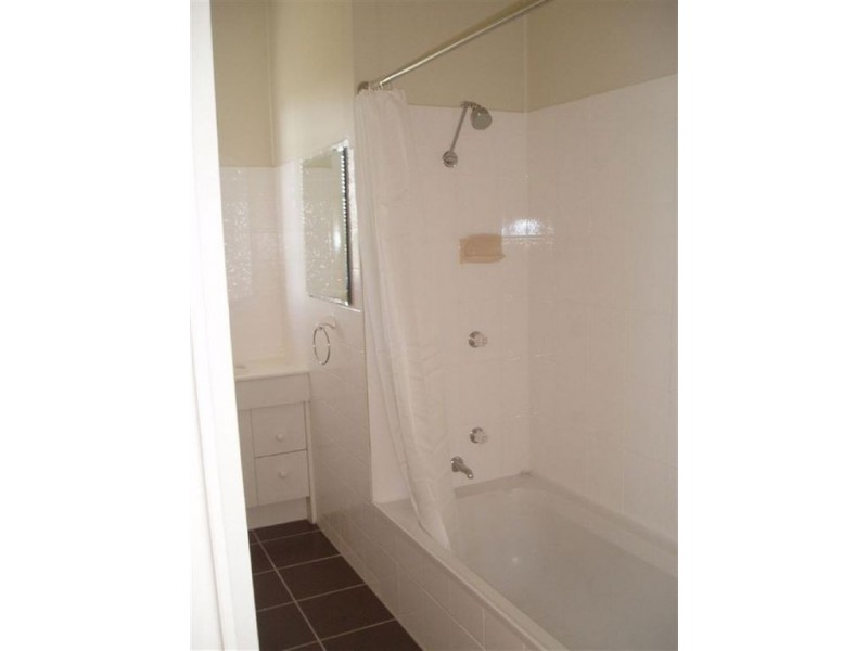 46 Deakin Avenue, Southport QLD 4215