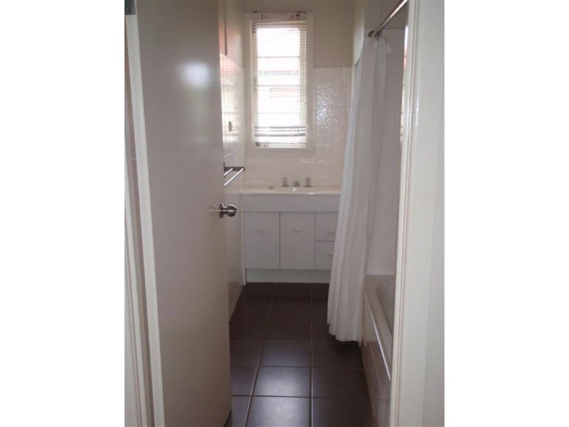 46 Deakin Avenue, Southport QLD 4215