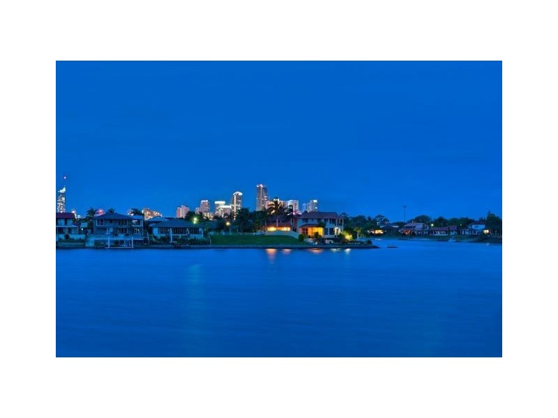 21-23 Winch Court, Mermaid Waters QLD 4218