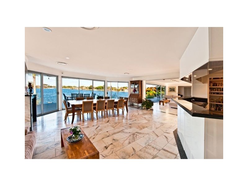 21-23 Winch Court, Mermaid Waters QLD 4218