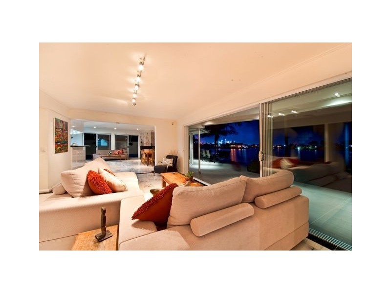 21-23 Winch Court, Mermaid Waters QLD 4218