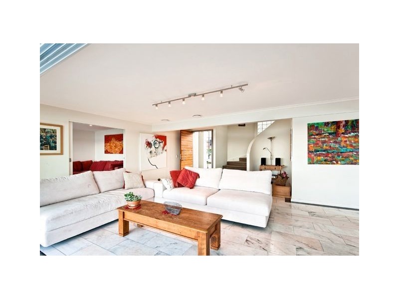 21-23 Winch Court, Mermaid Waters QLD 4218