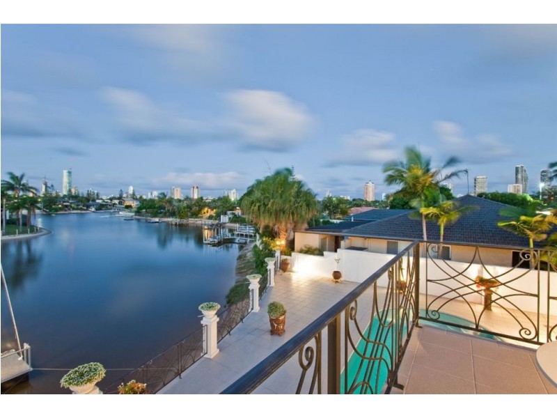 81 TE Peters Drive, Broadbeach Waters QLD 4218