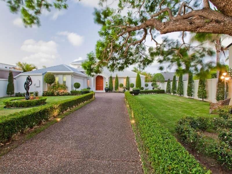 81 TE Peters Drive, Broadbeach Waters QLD 4218