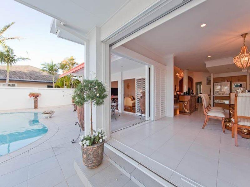 81 TE Peters Drive, Broadbeach Waters QLD 4218