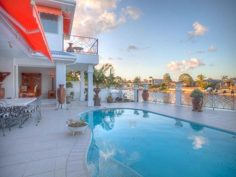 81 TE Peters Drive, Broadbeach Waters QLD 4218