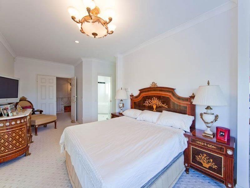 81 TE Peters Drive, Broadbeach Waters QLD 4218